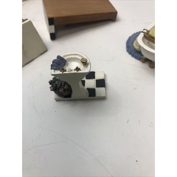 4 piece Victorian Dollhouse Furniture ‘Avon’ Collectables Powder Room - Picture 12 of 13